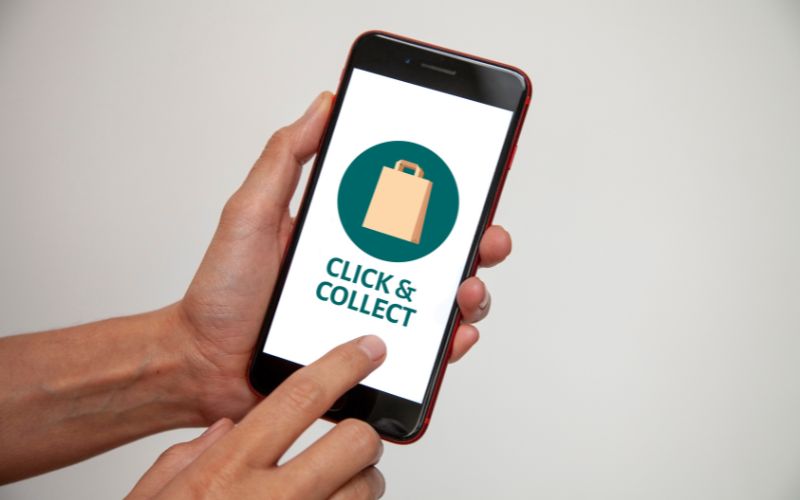 Read more about the article How Click and Collect Saves Time for Busy Restaurant Owners