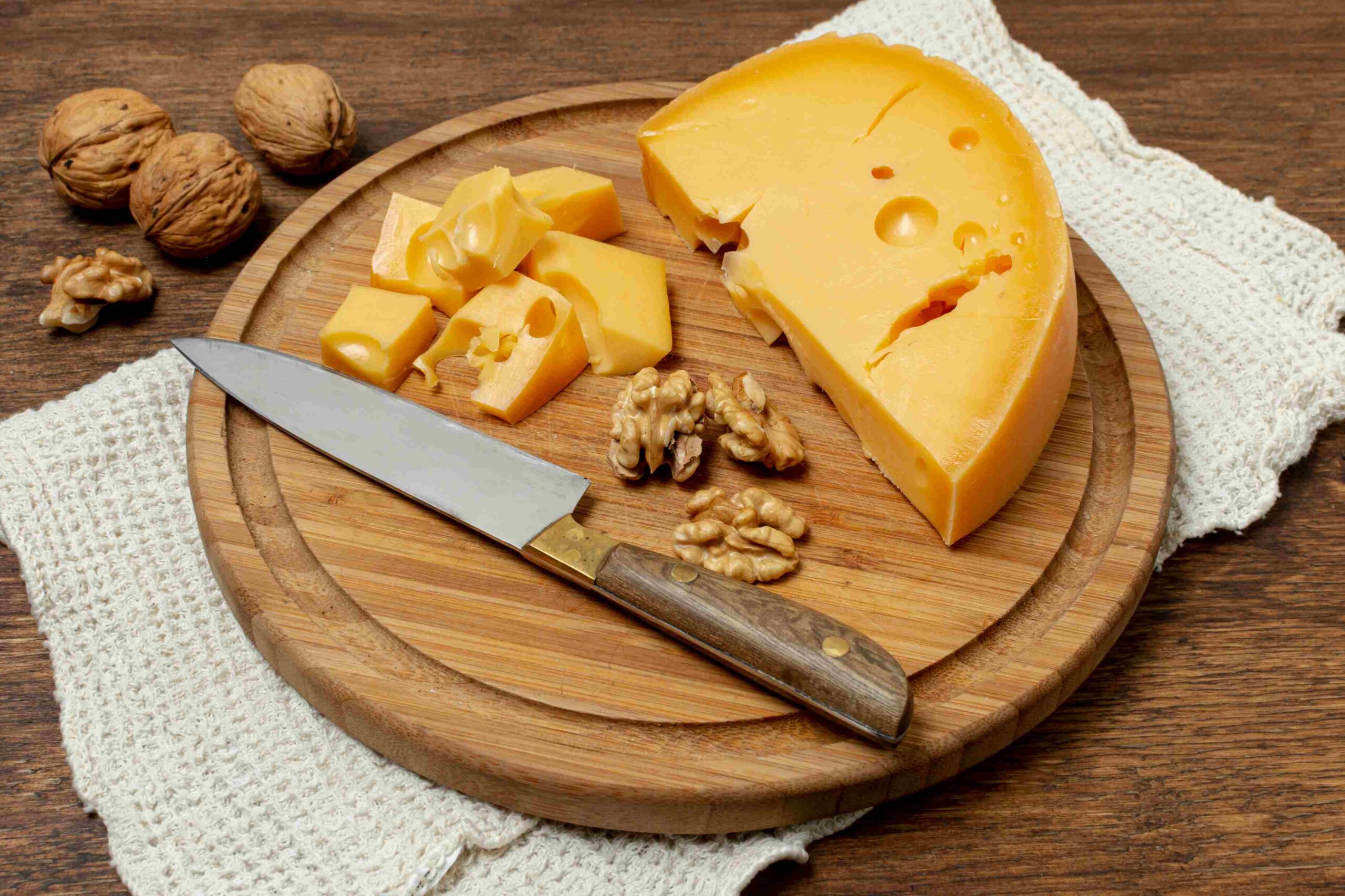 Read more about the article Why Cheese Prices Are Falling and How to Take Advantage?